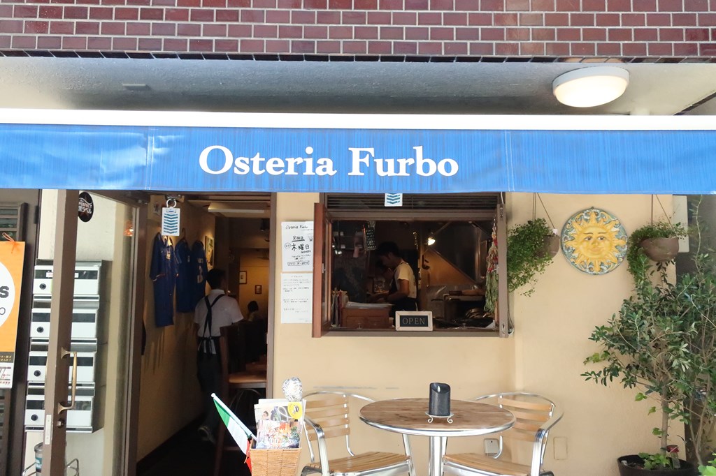 三鷹北口にあるOsteria Furbo(オステリア フルボ)。お店までのアクセスや休日のランチメニュー、私が食べたランチコースAを食べた感想を紹介しています。
本格的でイタリア旅行を思い出すような料理ばかりで、美味しかったです！