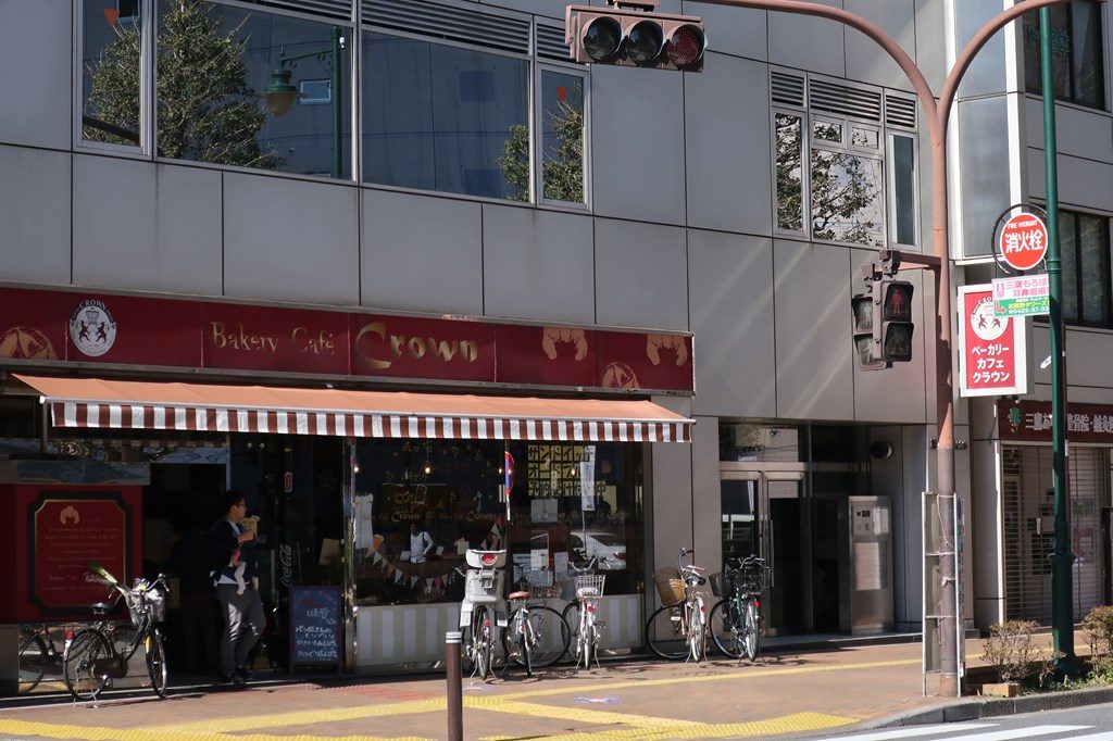 三鷹駅周辺 電源コンセント・無料wifiがあるカフェ・ファミリーレストランをまとめました。
ノマドにもおすすめです。