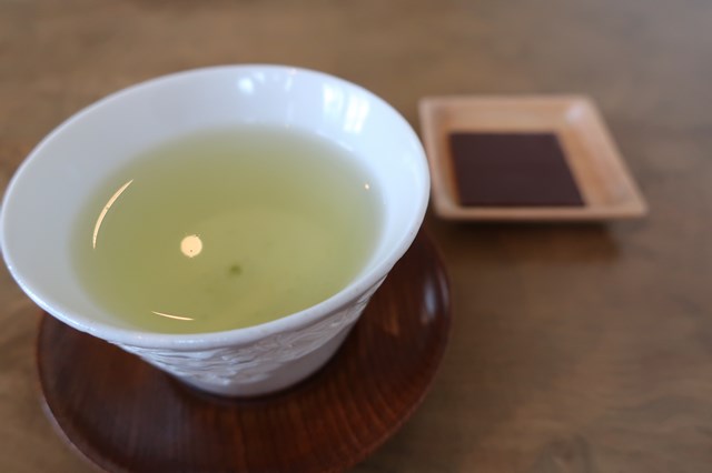 西荻窪にある日本茶カフェ「LELIEN（ルリアン）」
朝セットの美味しいお粥と日本茶を頂きました。
ゆっくり一人時間を過ごすのにピッタリなお店です！