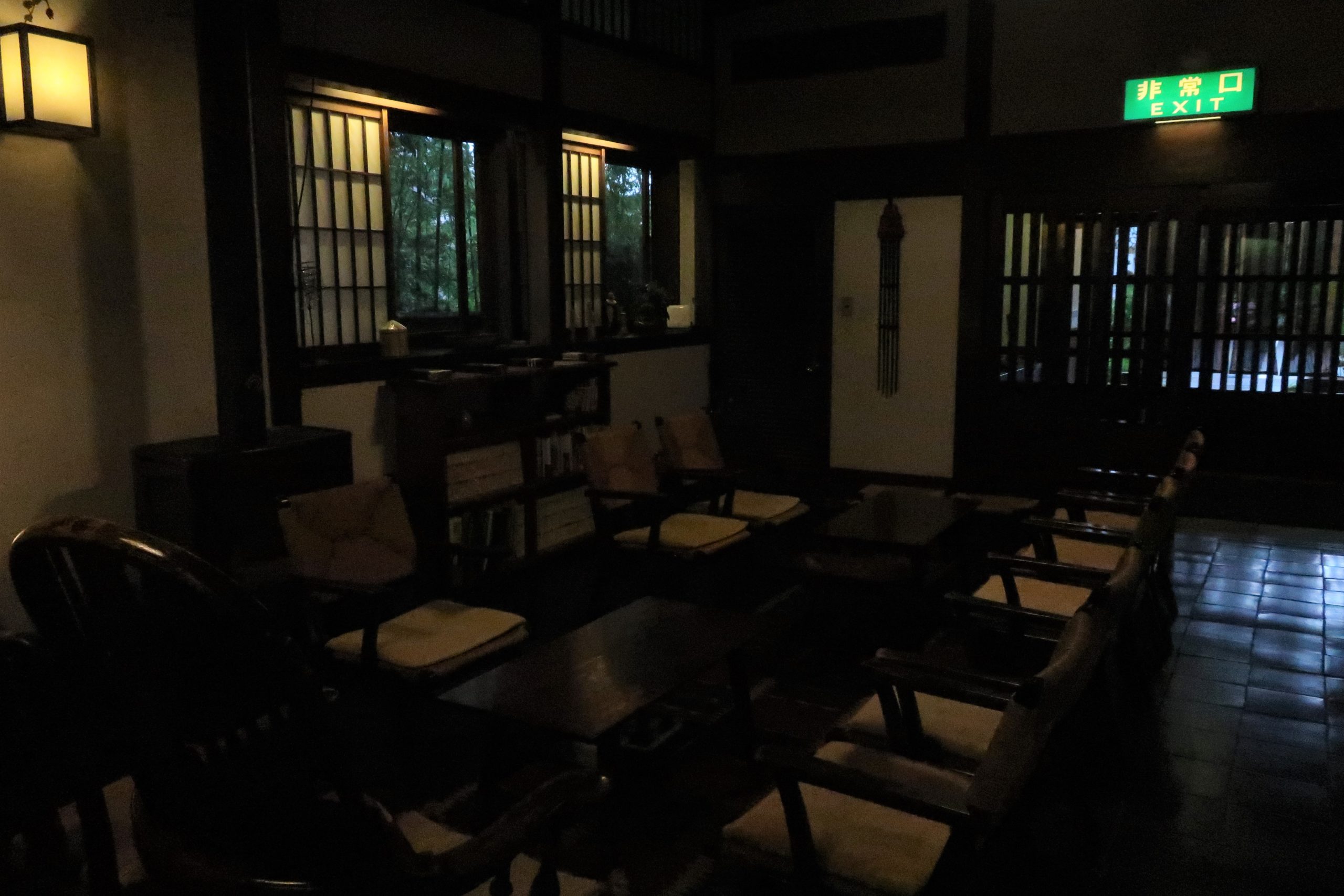 長野県松本市「本棟造りの宿 浅間温泉 菊之湯」に宿泊しました。 展示してある美術品の紹介をしています。