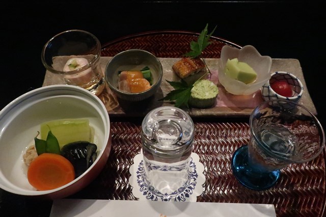 長野県松本市「本棟造りの宿 浅間温泉 菊之湯」に宿泊しました。 食事の感想を紹介しています。