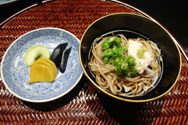 長野県松本市「本棟造りの宿 浅間温泉 菊之湯」に宿泊しました。 食事の感想を紹介しています。