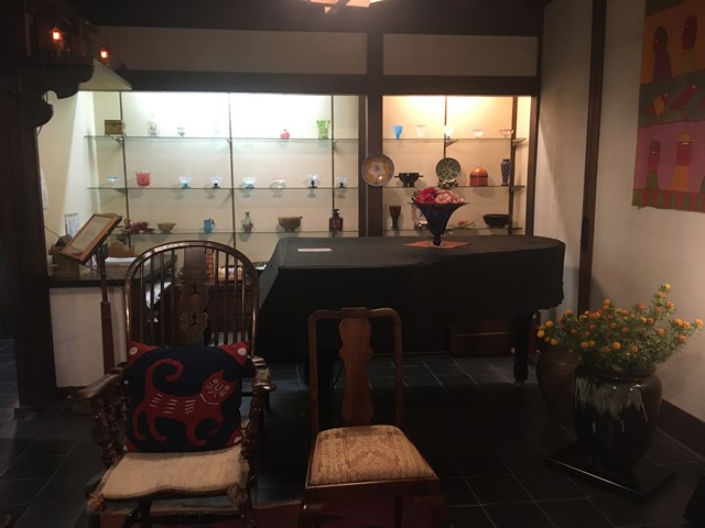 長野県松本市「本棟造りの宿 浅間温泉 菊之湯」に宿泊しました。 展示してある美術品の紹介をしています。