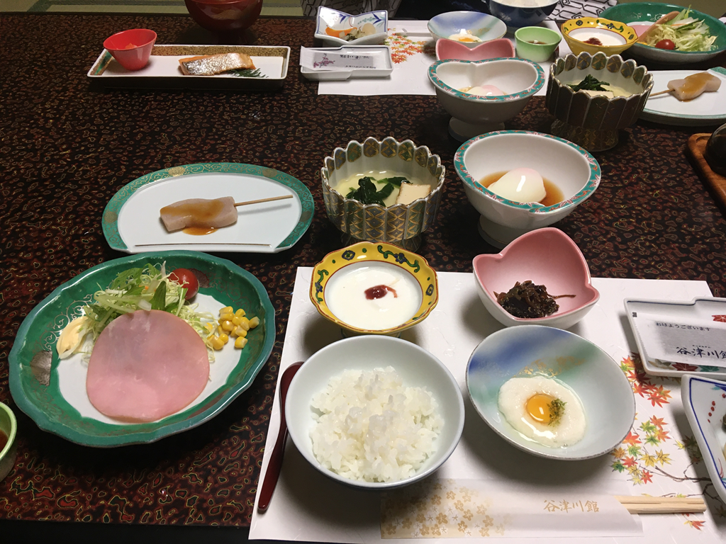 奥秩父「谷津川館」三峰神社の前泊で利用しました。
温泉や食事の感想を紹介しています。
朝は三峰神社のバスのとまる三峰口駅まで送迎してもらえました。