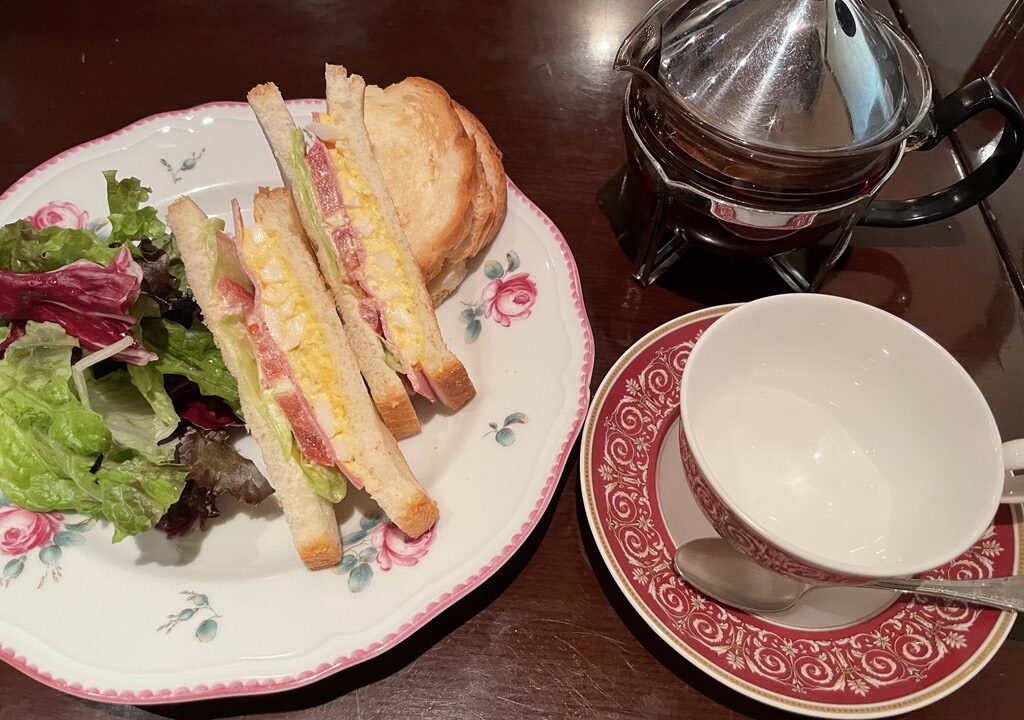吉祥寺でオススメのモーニング(朝食)がいただけるお店をまとめました。
人気カフェ・個性的なお店・定番の喫茶店などなど。美味しいモーニングを食べて楽しい一日をスタートさせましょう。