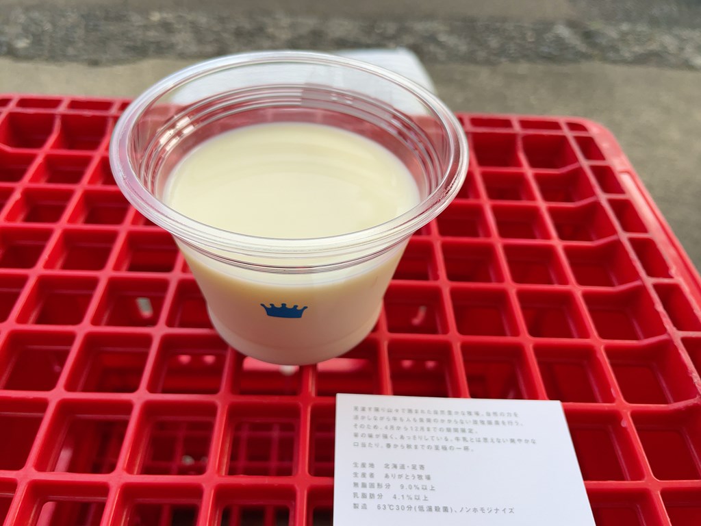 吉祥寺駅から徒歩7分の井ノ頭通り沿いに武蔵野デーリー クラフトミルクスタンドが2022年6月にオープンしました。自然の中で牛を育てる「自然放牧」にこだわった牛乳やコラボ牛乳やアイスクリームが楽しめるお店です。
