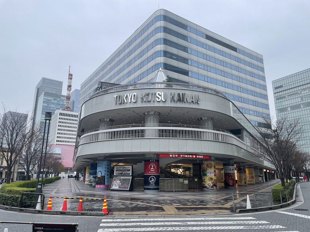 有楽町駅前の交通会館15階にある東京會舘銀座スカイラウンジでランチをしました。
2022年9月にリニューアル後は回転はしていませんが、眺望がよく落ち着いたフレンチレストランです。
