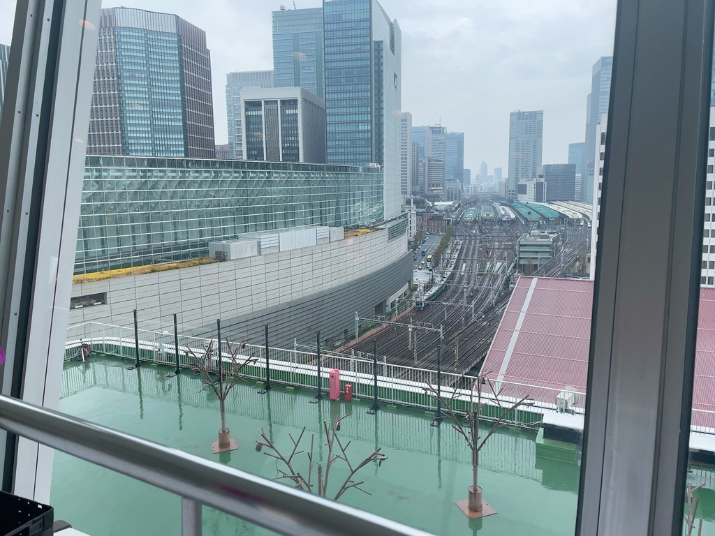 有楽町駅前の交通会館15階にある東京會舘銀座スカイラウンジでランチをしました。
2022年9月にリニューアル後は回転はしていませんが、眺望がよく落ち着いたフレンチレストランです。
