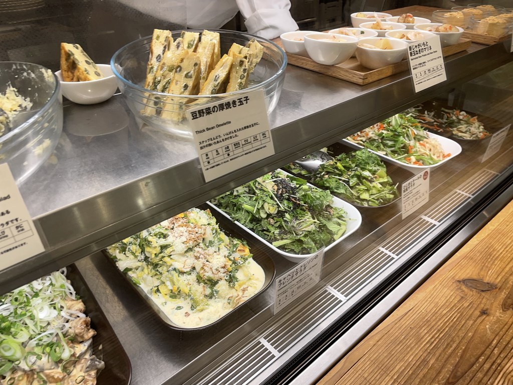 無印良品のカフェ「Cafe & Meal MUJI 丸井吉祥寺店」でランチをいただきました。
メニュー、価格、注文方法、店内の雰囲気、私の食べた感想を紹介しています。
