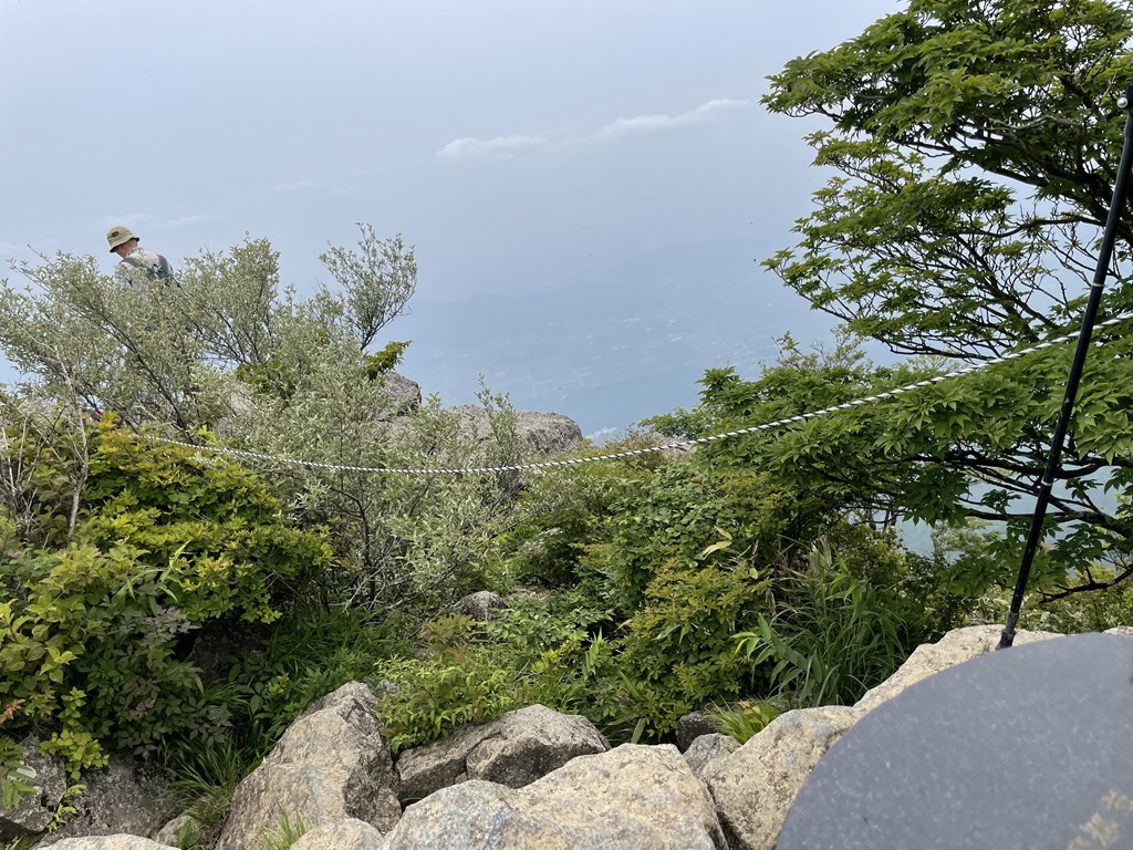 6月に筑波山登山をしました。服装やケーブルカーを利用しないコースタイムを紹介しています。
筑波神社→御幸ヶ原コース→山頂→男体山・女体山を経由して、白雲橋コースでつつじが丘に下山しました。
初心者向けですが、ガレ場が多いので注意です。