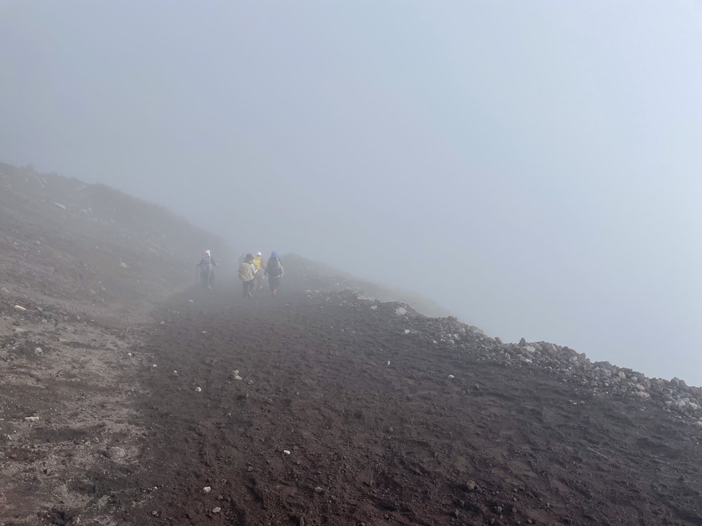 高所トレーニングのために富士山登山ツアー(吉田口)に参加しました。
失敗したなということ・富士山登山の料金・持ち物・行程・タイムスケジュール・ご来光などの感想を紹介しています。
   