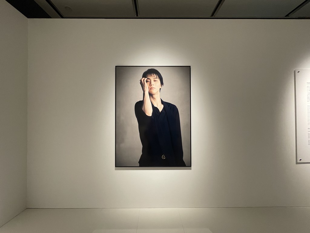 グッチ銀座 ギャラリーで開催されている、羽生結弦写真展「YUZURU HANYU: A JOURNEY BEYOND DREAMS featured by ELLE」に行ってきました。
予約方法や感想を紹介しています。
