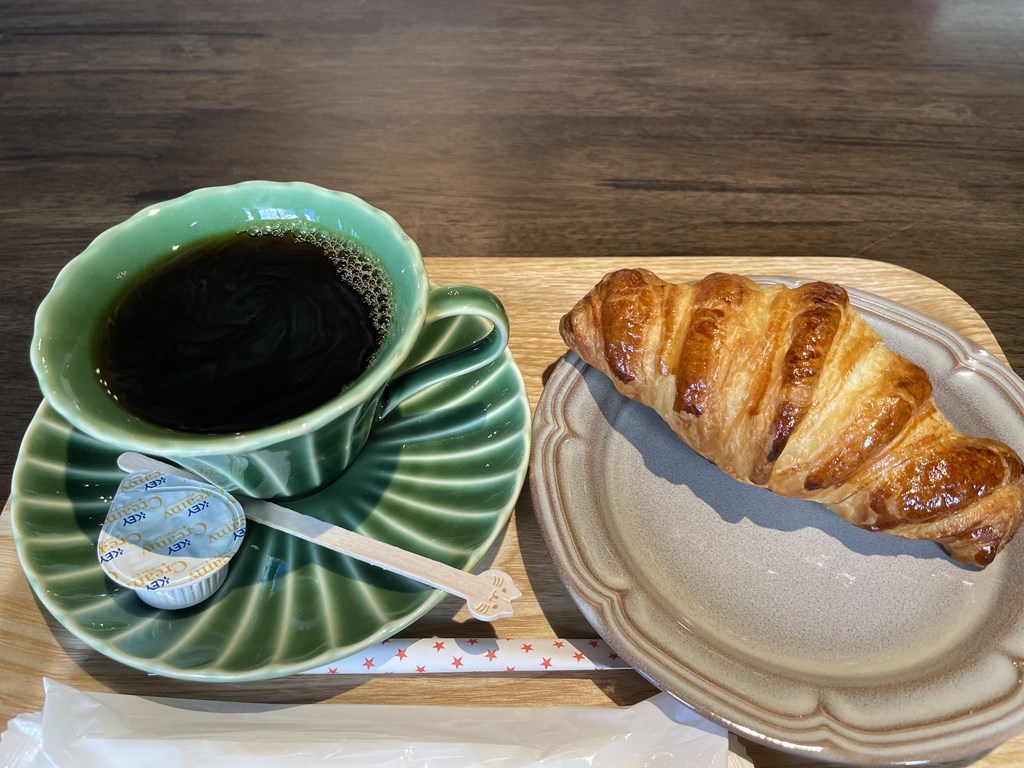 阿佐ヶ谷「コーヒーアンドベイク アチュー！（COFFEE＆BAKE achoo！）」でモーニングをしてきました。
お店の場所やアクセス、メニュー、雰囲気などを紹介しています。
